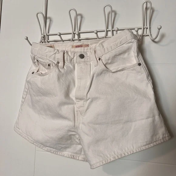 Levi’s High Rise Loose Shorts - Picture 1 of 16